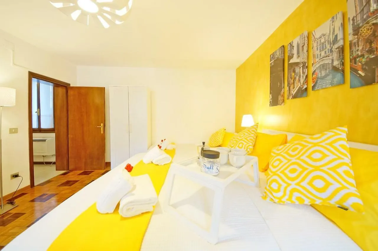 Calle Dei Fabbri Apartment Venice Italy